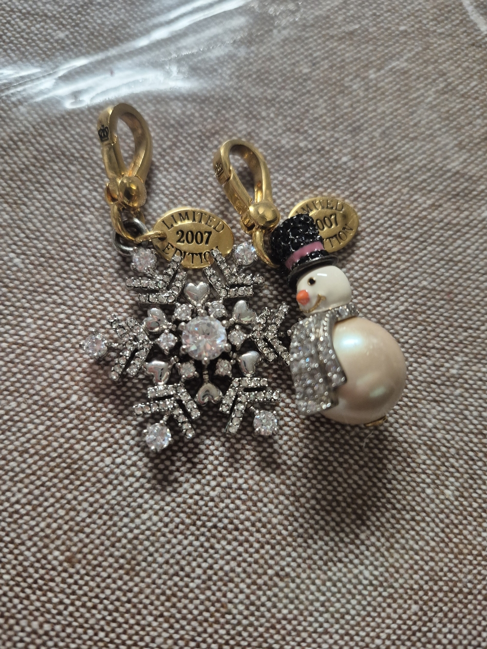 Limited Edition 2007 Gold Snowflake and Pearl Snowman Charm Set